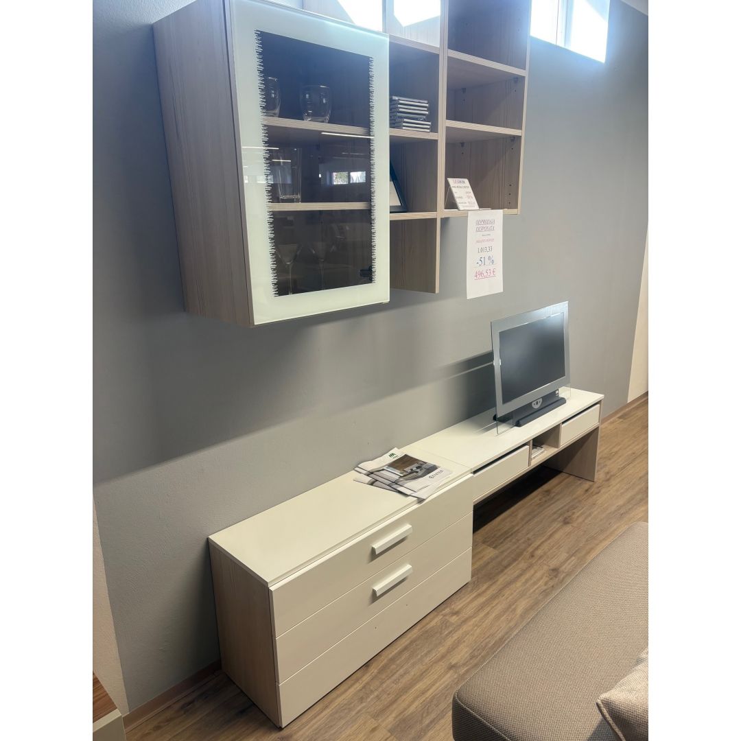 Dnevni regal CENTER odprodaja eksponata