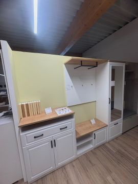 ODPRODAJA predsoba Julija